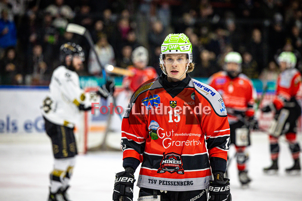 TSV Peißenberg MINERS gegen EHC Königsbrunn PINGUINE | Eishockey Bayernliga Herren Playoffs Viertelfinale 2024/25 - Spiel 6 von 7, TSV Peißenberg MINERS gegen EHC Königsbrunn PINGUINE, 20250221,Gegentor,2025-02-21 in Peißenberg (Eisstadion Peißenberg)Ryan MURPHY (MINERS 15)Copyright: WolfgangxLindner foto-lindner.de