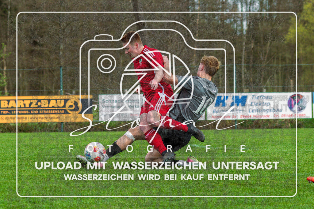 FGFSSCT-1032 | Nico-Miguel Mohr (SC Tewel #11) und Adam Jarkas (FG Fulde-Stellichte #10) beim Herren Kreisliga HK Spiel zwischen FG Fulde-Stellichte und SC Tewel im Lehrdestadion, Stellichte (Simon Paul Stopat) - Realisiert mit Pictrs.com