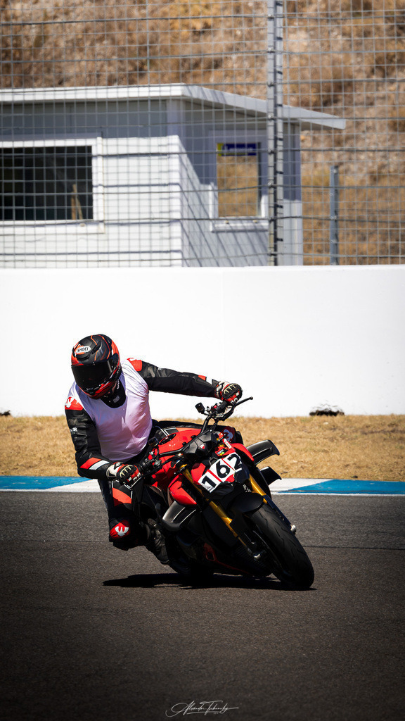 Ducati Trackday Hockenheimring 2026 | Entdecken Sie die faszinierende Welt von Alexander Tschuncky Arts: Kreative Fotografie, atemberaubende Automobilkunst und hochwertiger Bilderdruck. Lassen Sie sich inspirieren! - Realisiert mit Pictrs.com