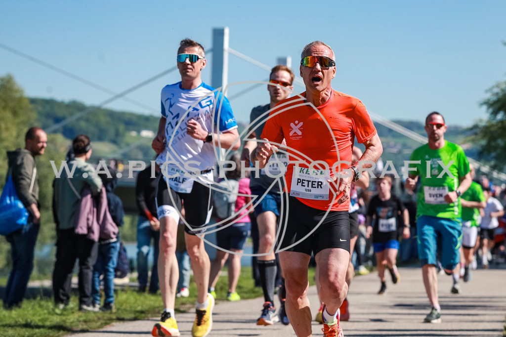 ..... | LINZ,AUSTRIA,27.April 25, Int. 3 Brückenlauf Linz  , Image shows: Photo: WAPICS / Manuel Binder