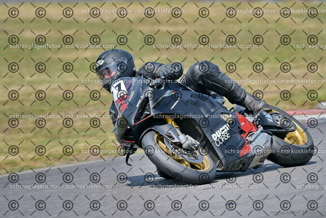 25bt04-1689 | markuskiefer.com - Realisiert mit Pictrs.com