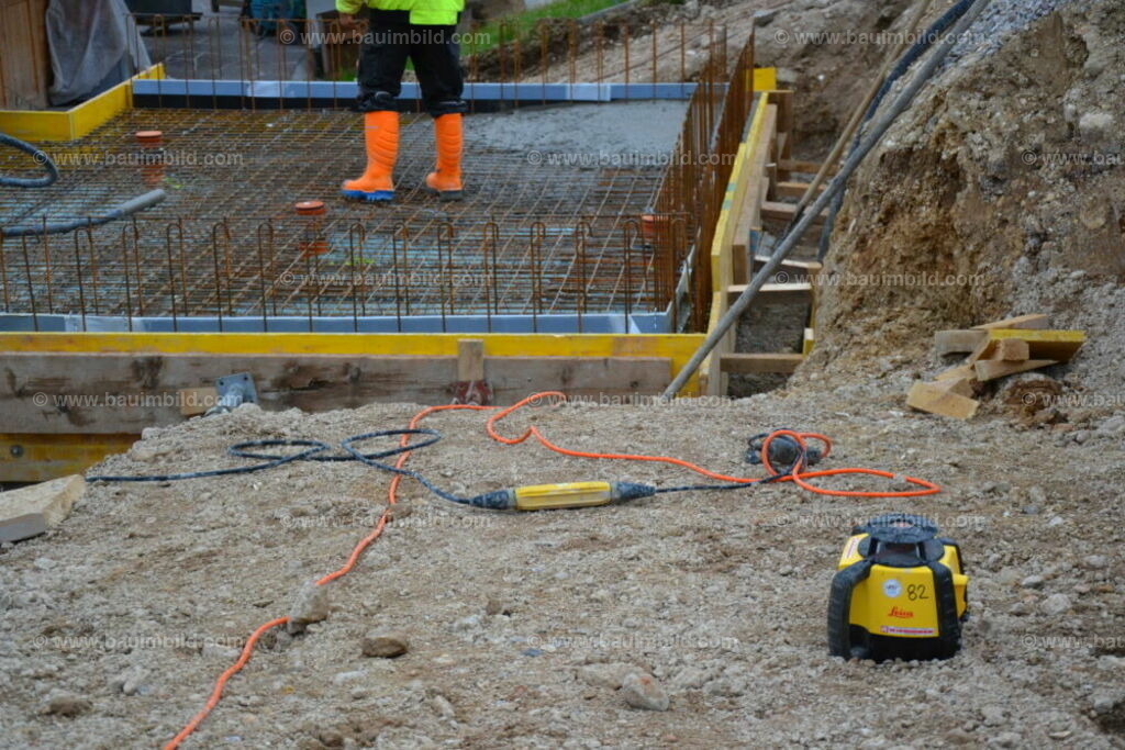 bib-lg04-betonarbeiten-0574 | Nach LV-Leistungsgruppen sortierte Detailfotos über den Bau eines Hauses. Alle Hausbau-Bilder direkt vom Urheber und Autor der Website Haus-Selber-Bauen.com
