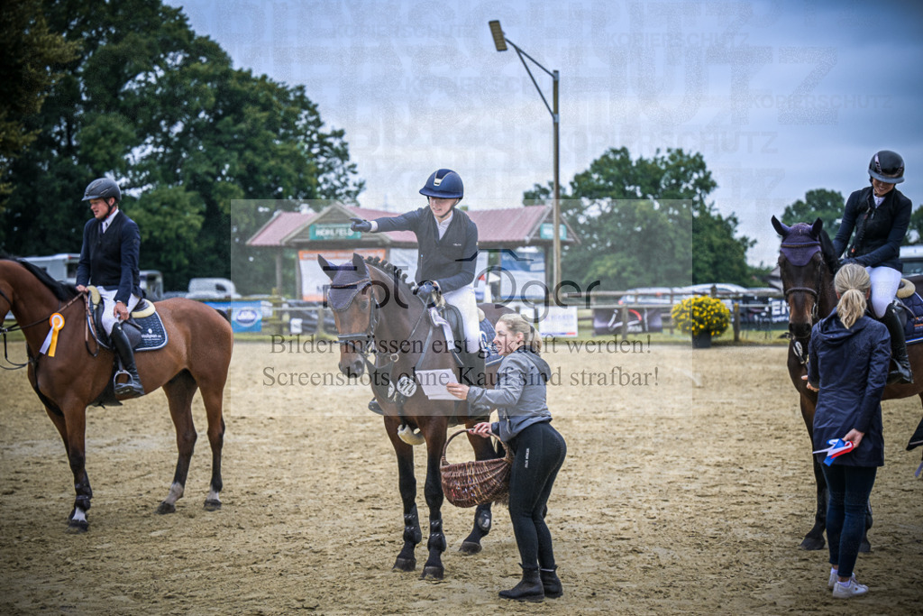 DOS_4225 | Entdecke hochwertige Reitturnierfotos von Foto Oger. Professionell, emotional und authentisch – jetzt Lieblingsmomente im Shop bestellen.Deutschlandweite Turnierfotografie. - Realisiert mit Pictrs.com