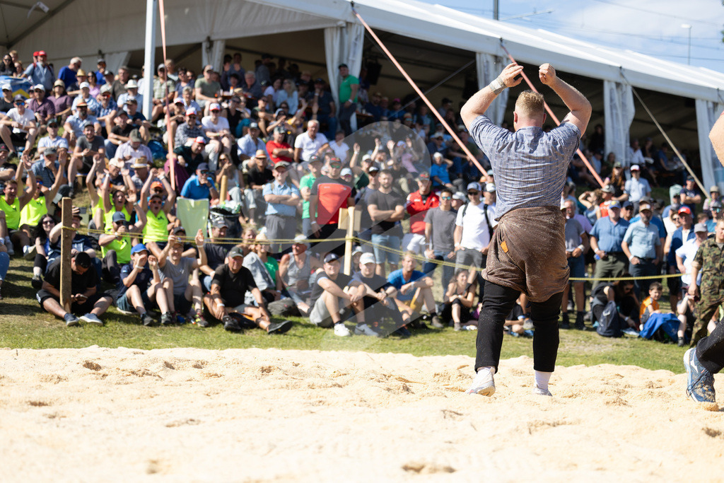 Rigi2025_2927 | Die Schwinger des Schwyzer Kantonalen Schwingerverbandes: Fotos, die Dynamik und Leidenschaft festhalten, sowie emotionale Momente aus dem traditionellen Schwingsport zeigen. - Realisiert mit Pictrs.com