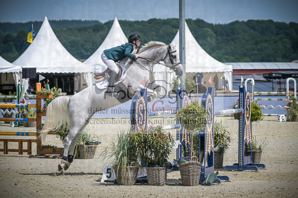 DOS_2520 | Entdecke hochwertige Reitturnierfotos von Foto Oger. Professionell, emotional und authentisch – jetzt Lieblingsmomente im Shop bestellen.Deutschlandweite Turnierfotografie. - Realisiert mit Pictrs.com