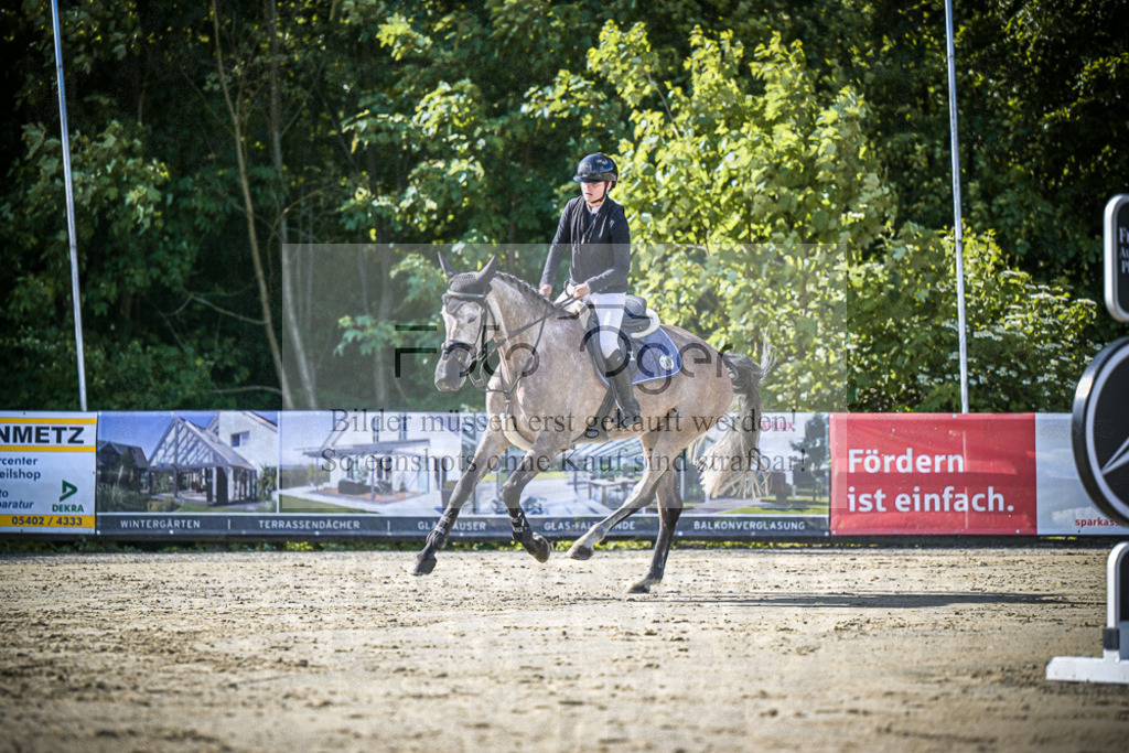 DOS_7755 | Entdecke hochwertige Reitturnierfotos von Foto Oger. Professionell, emotional und authentisch – jetzt Lieblingsmomente im Shop bestellen. - Realisiert mit Pictrs.com