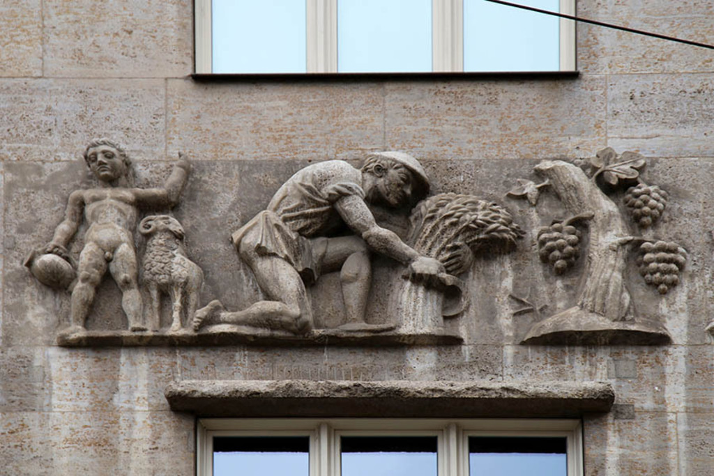 Bildlexikon Leipzig - Krochhochhaus - Wandfries | Das Team hinter BILDLEXIKON LEIPZIG bündelt historische wie aktuelle Informationen über die Stadt Leipzig in Text und Bild auf einer Plattform und stellt diese der interessierten Öffentlichkeit zur Verfügung.
