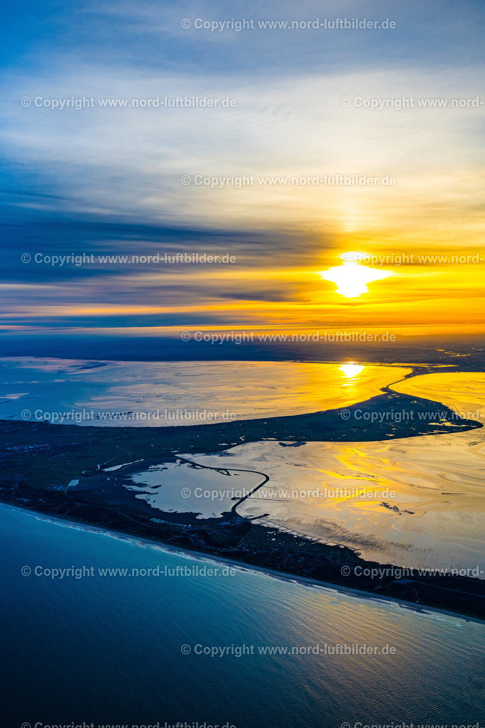 Sylt_Sonnenaufgang_ELS_3720010523 | SYLT 01.05.2023 Küstenbereich " Nordsee Insel Sylt " im Sonnenaufgang im Bundesland Schleswig-Holstein, Deutschland. // Coastal area "North Sea Island of Sylt" -at sunrise in the state of Schleswig-Holstein, Germany. Foto: Martin Elsen