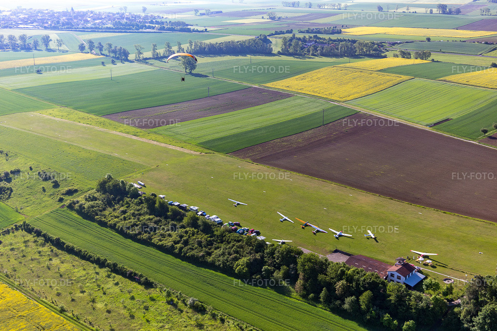 Luftbild: Aero Club Bad Königshofen im Ortsteil Merkershausen in Bad Königshofen im Grabfeld im Bundesland Bayern in Deutschland. Foto: IMG_100028.jpg vom 26.05.2017 durch Werner Riehm/FLY-FOTO.deAm Himmelreich - Dem Himmel gleich - 