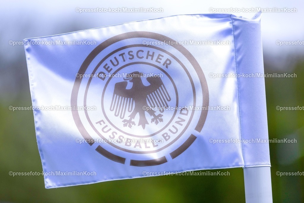 DFB16042601001 | 16.04.2026, Essen, Fußball, UEFA Womens UNDER 19 Championship qualification, Germany - France, Stadion Uhlenkrug, Saison 2025 / 2026: Eckfahne Logo DFB Emblem Objekte  DFB regulations prohibit any use of photographs as image sequences and or quasi-video.