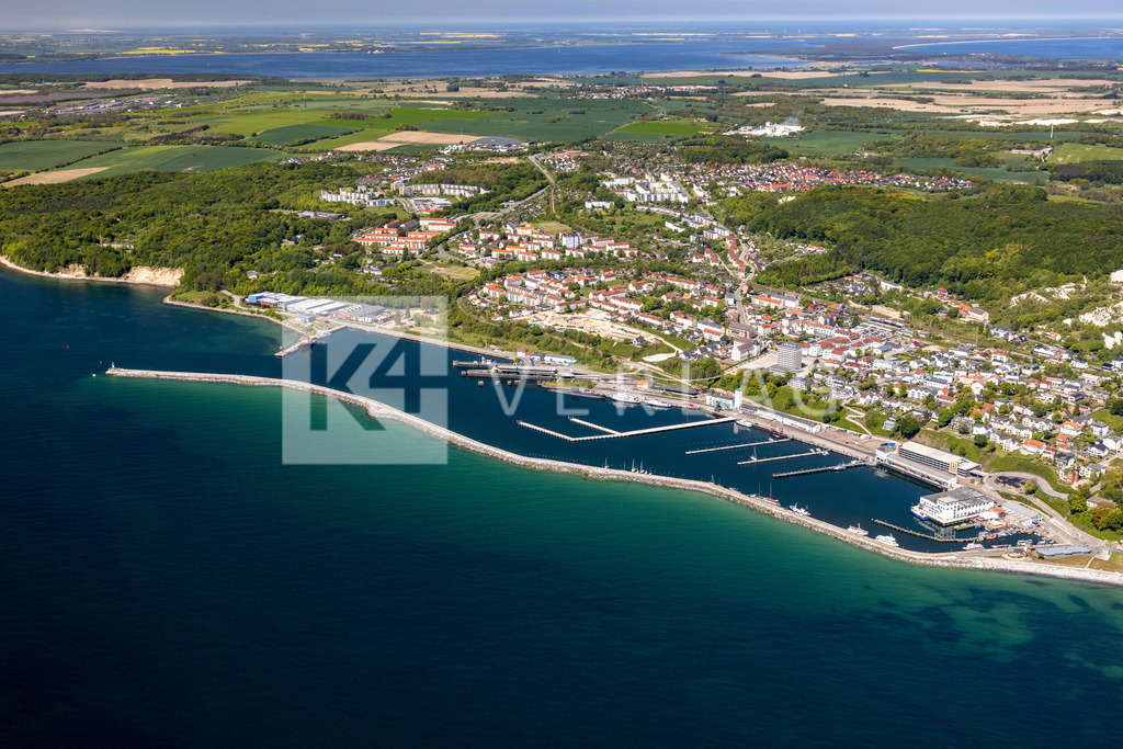 Wandbild-Hafen-Sassnitz-Luftbild-Ostsee-0U3A3337 | Luftbild Sassnitzer Hafen auf der Insel Rügen in der Ostsee - Realisiert mit Pictrs.com