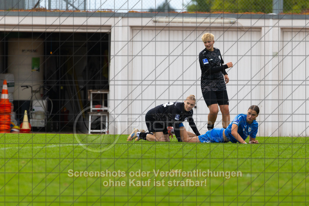 20261010_144258_0336_(c)_by_PhotoPeet | #,1.FC Donzdorf (schwarz) vs. SC Sand (blau), Fußball, EnBW-Oberliga B -Juniorinnen, 05. Spieltag, Saison 2026/2027, Rasenplatz Lautertal Stadion, Süßener Straße 16, 73072 Donzdorf, 10.10.2026 - 14:00 Uhr,Foto: PhotoPeet / Sport- &amp; Eventfotografie / Peter Harich