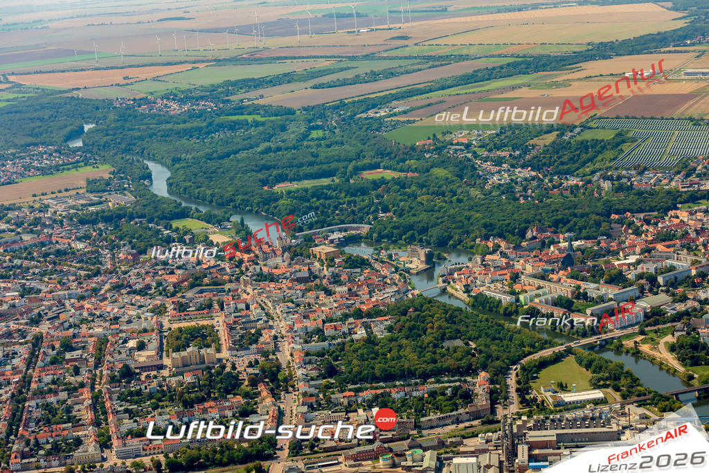 Luftaufnahme Bergstadt Bernburg - Die Luftaufnahme wurde 2025 vom UL-Flugzeug heraus erstellt ( ohne Drohne ) - Hochauflösende Luftaufnahme - für professionelle Ausdrucke geeignet. Die Geschenkidee !Mit Lizenz und Bildrechte bestellbar