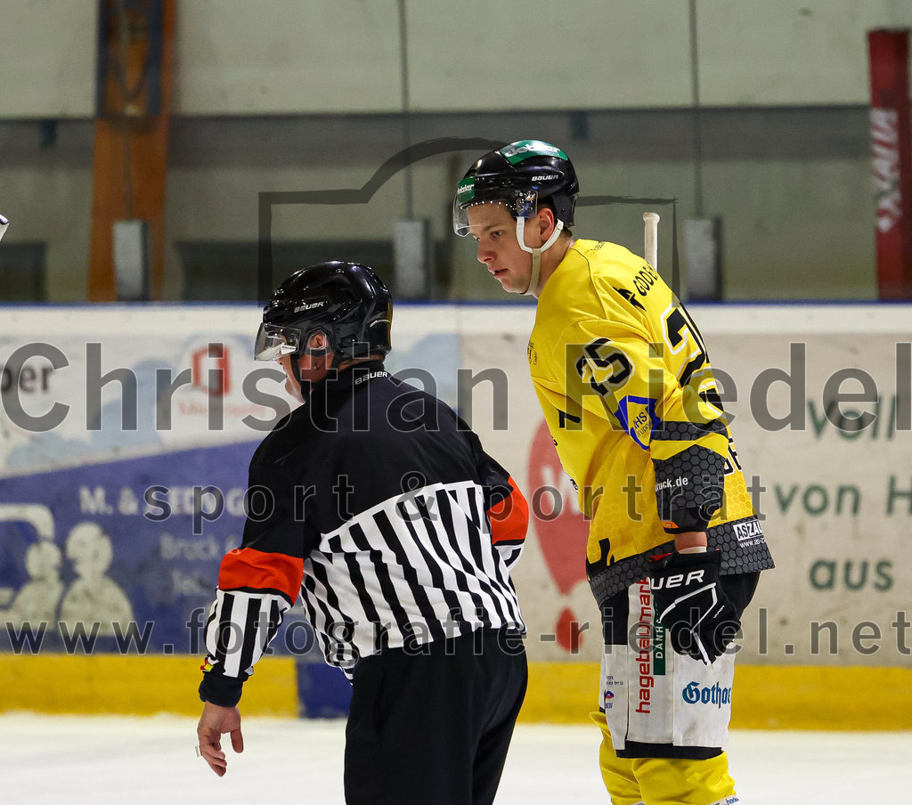 2022-11-20_040_TSV_Erding_gegen_ERSC_Amberg | Erding, Deutschland, 20.11.2022:
Eishockey, Bayernliga 2022 / 2023, 15. Spieltag, TSV Erding gegen ERSC Amberg, Endergebnis: 5:1

Felix Köbele (ERSC Amberg, #25)

Foto: Christian Riedel / fotografie-riedel.net