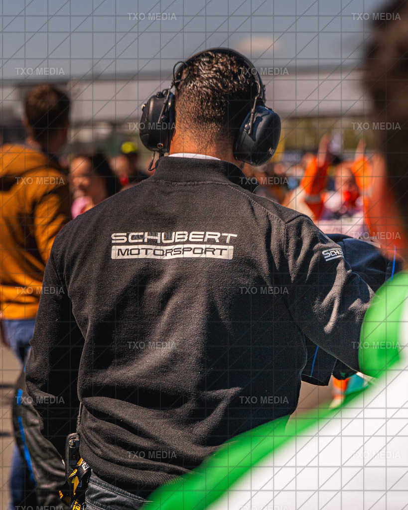 TXM06569 | Exklusive Motorsport-Fotografie aus Leipzig von TXO Media – für Rennfahrer, Teams & Sponsoren. Sausemuth liefert starke Bilder, die Emotion zeigen. Jetzt buchen & glänzen! - Realisiert mit Pictrs.com
