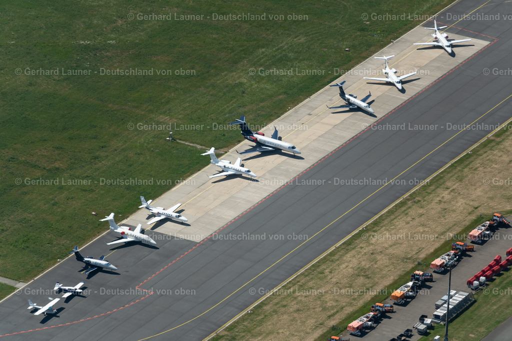 4029929 | BREMEN 01.06.2020 Abfertigungs- Gebäude und Terminals auf dem Gelände des Flughafen an der Straße Flughafenallee im Ortsteil Neuenland in Bremen, Deutschland. Weiterführende Informationen bei: Flughafen Bremen. // Dispatch building and terminals on the premises of the airport on street Flughafenallee in the district Neuenland in Bremen, Germany. Further information at: Flughafen Bremen. Foto: Gerhard Launer