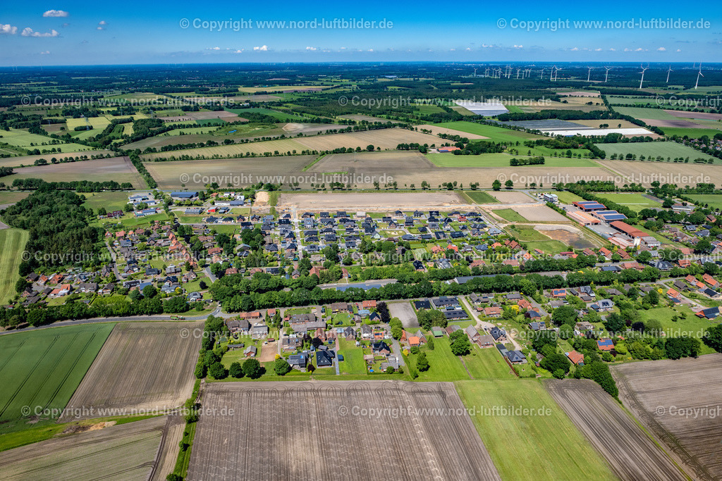 Bargstedt_ELS_7266030622 | BARGSTEDT 03.06.2022 Ortsansicht der Straßen und Häuser der Wohngebiete in Bargstedt im Bundesland Niedersachsen, Deutschland. Weiterführende Informationen bei: Samtgemeinde Harsefeld. // Town View of the streets and houses of the residential areas in Bargstedt in the state Lower Saxony, Germany. Further information at: Samtgemeinde Harsefeld. Foto: Martin Elsen