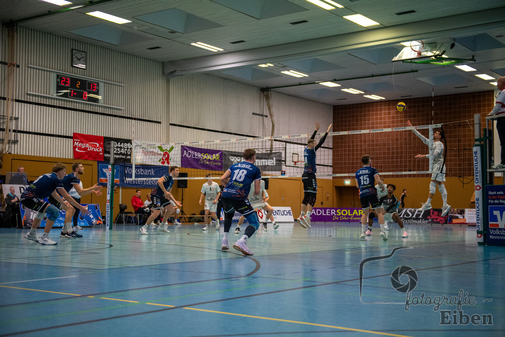 VSG Ammerland-Oldenburger TB | Regionalliga; VSG Ammerland (blau)-Oldenburger TB (weiß) am 18.01.2025 in Bad Zwischenahn (Sporthalle Schilldestraße ), Photo: Philip Eiben 2025 - Realisiert mit Pictrs.com
