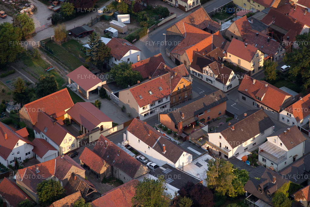 Luftbild: Roxheimer Straße im Ortsteil Bobenheim in Bobenheim-Roxheim im Bundesland Rheinland-Pfalz in Deutschland. Foto: IMG_69122.jpg vom 24.06.2014 durch Werner Riehm/FLY-FOTO.de