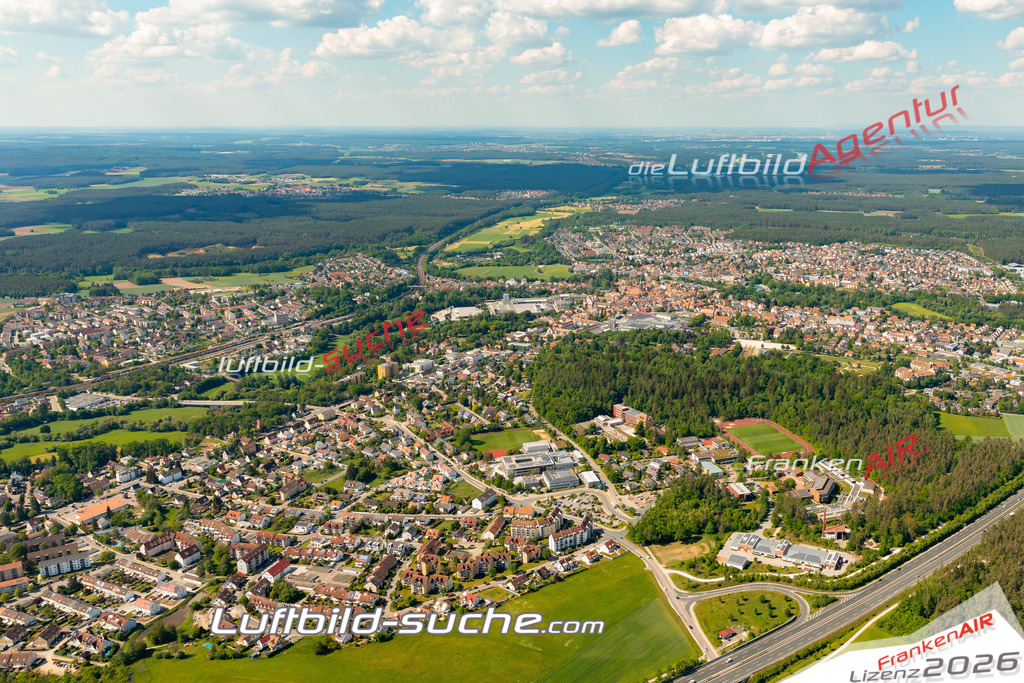 Das Luftbild zeigt :  Roth - Die Luftaufnahme wurde 2024 vom UL-Flugzeug aus erstellt ( keine Drohne ) - Hochauflösende Luftaufnahme - Für grossformatige Ausdrucke geeignet. Die Geschenkidee !Mit Lizenz und Bildrechte bestellbar