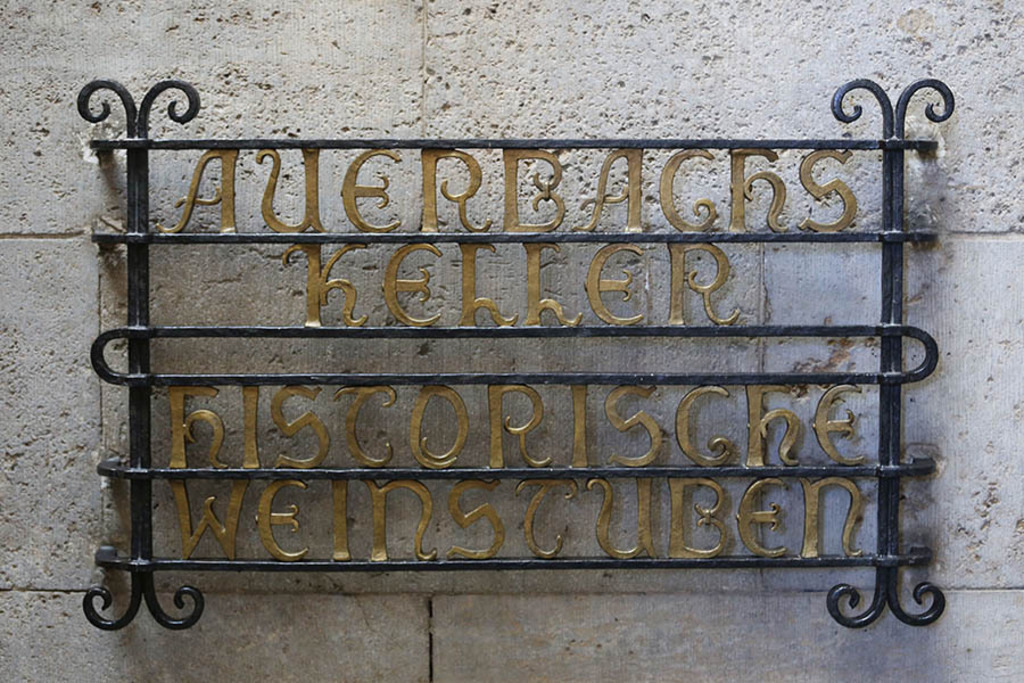 Foto: Leipzig - Auerbachs Keller | Das Team hinter BILDLEXIKON LEIPZIG bündelt historische wie aktuelle Informationen über die Stadt Leipzig in Text und Bild auf einer Plattform und stellt diese der interessierten Öffentlichkeit zur Verfügung.