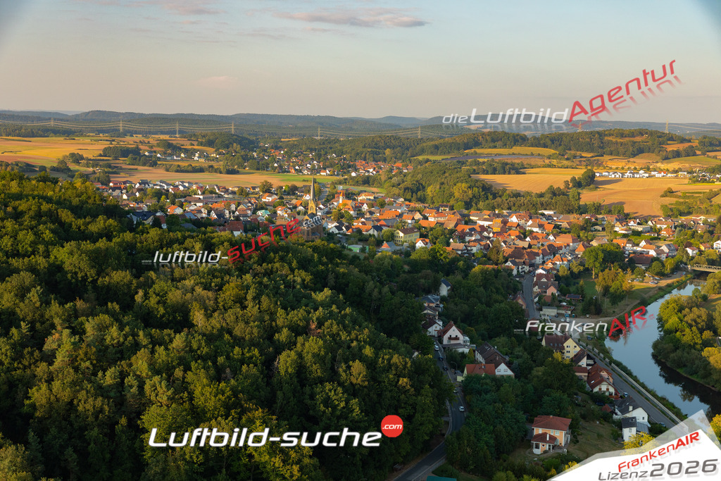 Das Luftbild zeigt : Schwürbitz Michelau in Oberfranken - Die Luftaufnahme wurde 2024 vom UL-Flugzeug aus erstellt ( keine Drohne ) - Hochauflösende Luftaufnahme - Für grossformatige Ausdrucke geeignet. Die Geschenkidee !Mit Lizenz und Bildrechte bestellbar
