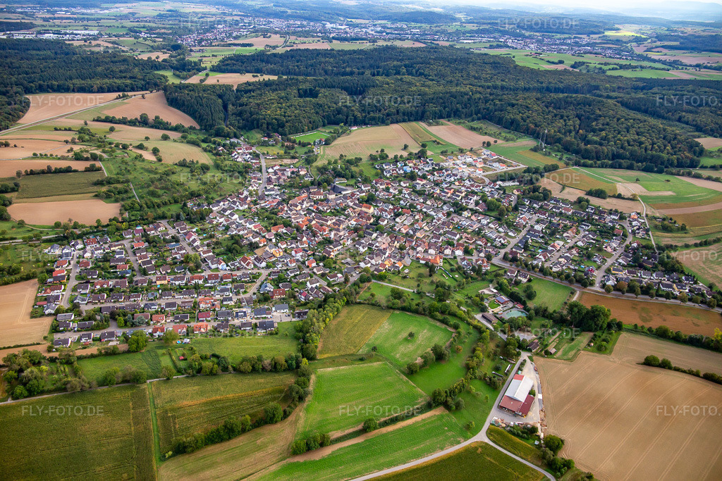 Luftbild: Ortsansicht von Norden im Ortsteil Büchig in Bretten im Bundesland Baden-Württemberg in Deutschland. Foto: IMG_138721.jpg vom 16.09.2023 durch Werner Riehm/FLY-FOTO.de