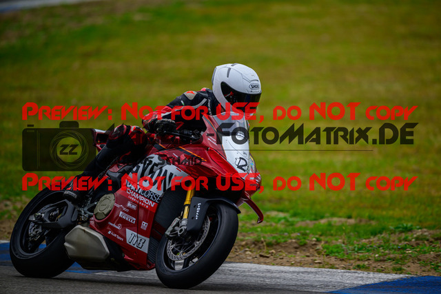 MaZZes_Fotomatrix_20250421_6007705_5618 | GELB