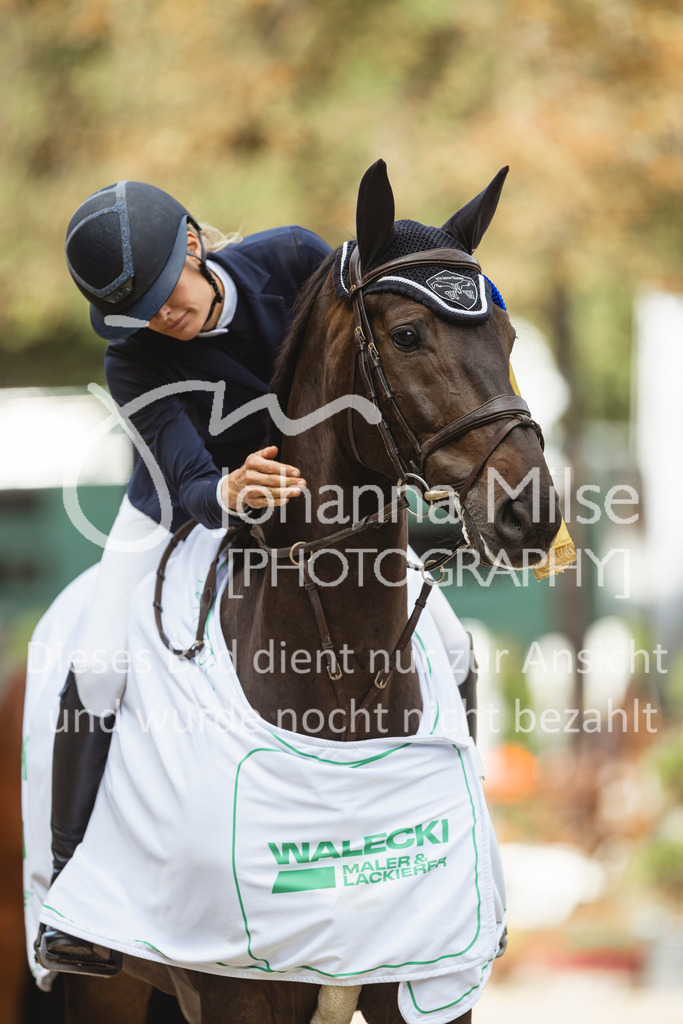 240914_OWLCh_Amateur_Siegerehrung-653 | Deine schönsten Turniermomente als professionelle Fotos! Entdecke hochwertige Pferdesport-Fotografie im Online-Shop. Jetzt Fotos finden & bestellen!