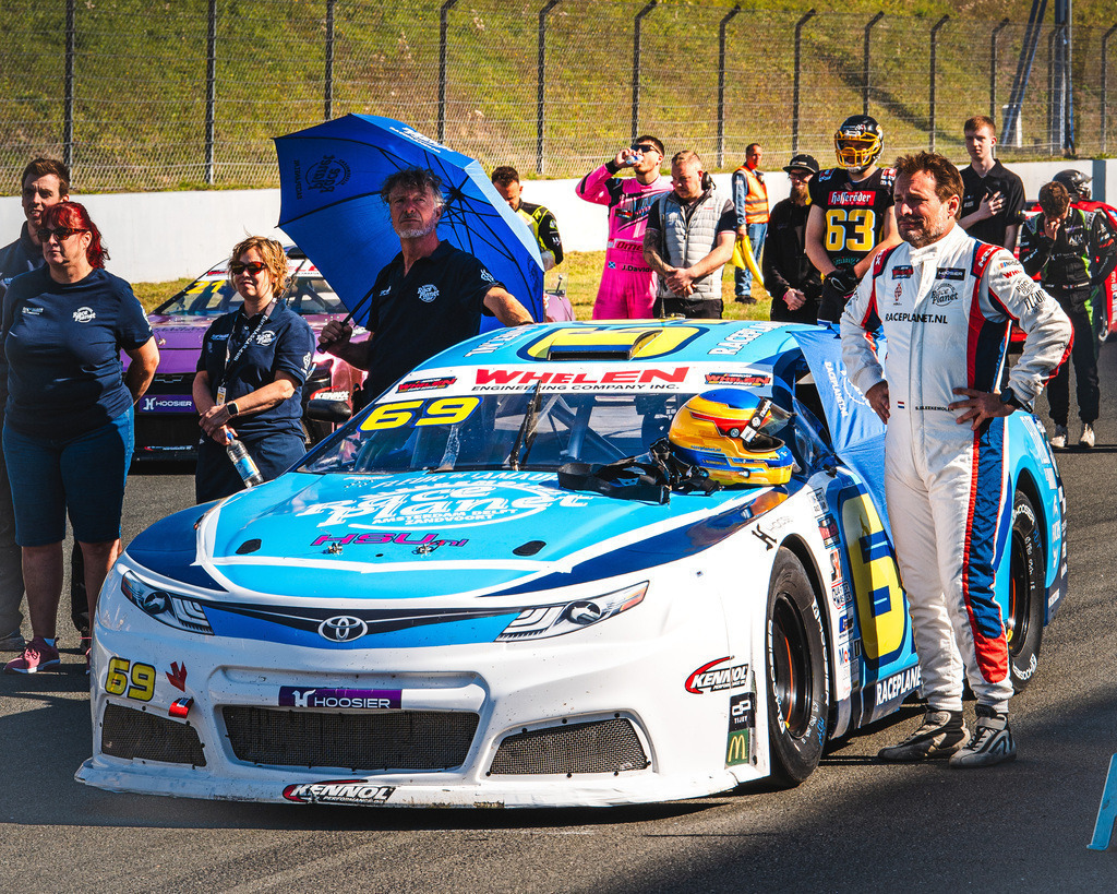 EURONASCAR OSCHERSLEBEN | Exklusive Motorsport-Fotografie aus Leipzig von TXO Media – für Rennfahrer, Teams & Sponsoren. Sausemuth liefert starke Bilder, die Emotion zeigen. Jetzt buchen & glänzen! - Realisiert mit Pictrs.com