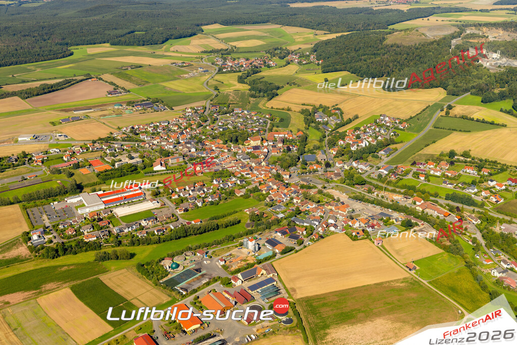 Das Luftbild zeigt :  Maroldsweisach - Die Luftaufnahme wurde 2023 vom UL-Flugzeug aus erstellt ( keine Drohne ) - Hochauflösende Luftaufnahme - Für grossformatige Ausdrucke geeignet. Die Geschenkidee !Mit Lizenz und Bildrechte bestellbar