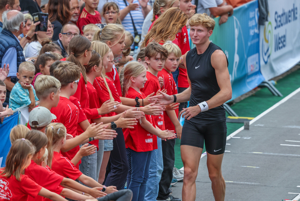 top-top.de-250828-112 | Foto, Video, Fotografie, Videografie, Fotobox, DJ, Discjockey, Musik, Musikbox, Veranstaltung, Photobooth, Amazon, Ebay, Buchtipp, Bestseller, Autor, Verlag, Buch, Wesel, Hamminkeln, NRW, Dinslaken, Rees, Drohne, Hochzeit, Party, Fotobox, Wesel, Fotograf