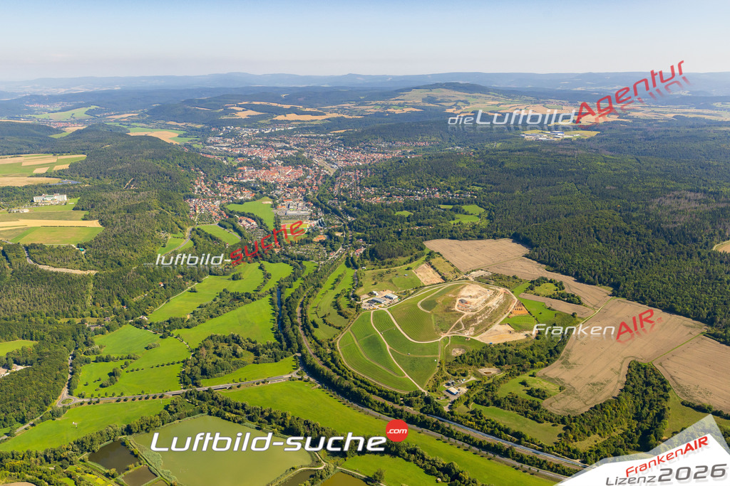Schrägluftbild  Deponie  Meiningen - Das Luftbild wurde 2025 vom UL-Flugzeug heraus erstellt (ohne Drohne- keine Drohnenaufnahme ) - Hochauflösende Luftaufnahme -Nicht vergleichbar mit Google Maps oder Satelittenbilder- Die Geschenkidee !Mit Lizenz und Bildrechte bestellbar