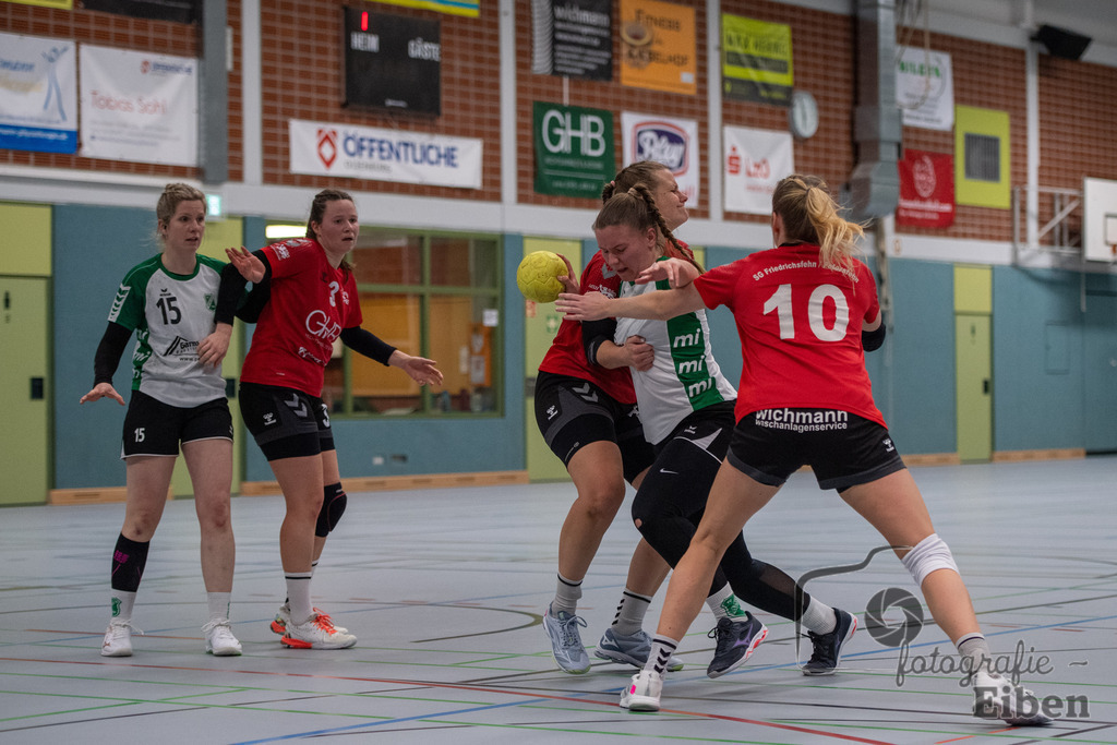 SG FriPe-TV Neerstedt | Oberliga Frauen; SG FriPe (rot)-TV Neerstedt (weiß) am 04.02.2023; in Petersfehn (Sporthalle Im Schulpacken), Photo: Philip Eiben 2023 - Realisiert mit Pictrs.com
