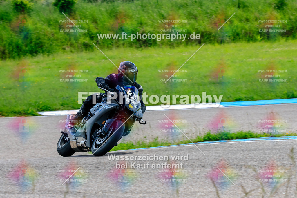 MotoTeam-0254 | Hier findet Ihr Bilder von Touristenfahrten auf der Nürburgring Nordschleife oder von anderen Veranstaltungen die ich besucht habe. Viel Spass beim Durch Schauen 