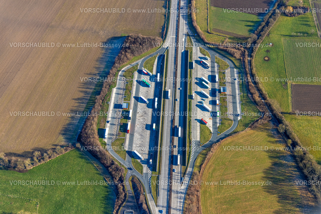 Soest260103570 | Luftbild, Rastplatz Ostönner Grund und Röllingser Graben an der Autobahn A44, LKW Parkplatz Straßenverkehr, Müllingsen, Soest, Südwestfalen, Nordrhein-Westfalen, Deutschland