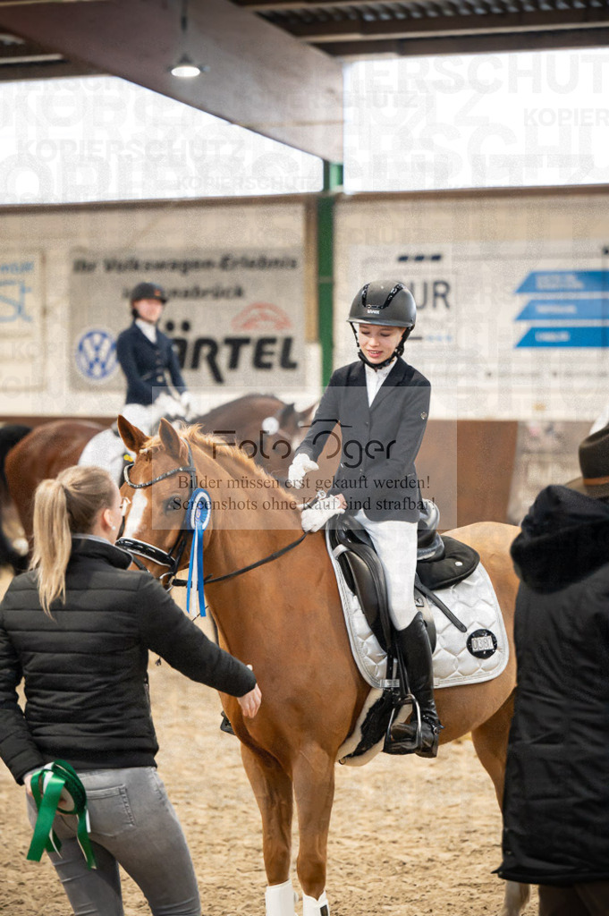 Hallenreittunier Voxtrup 2023 | Entdecke hochwertige Reitturnierfotos von Foto Oger. Professionell, emotional und authentisch – jetzt Lieblingsmomente im Shop bestellen.Deutschlandweite Turnierfotografie. - Realisiert mit Pictrs.com