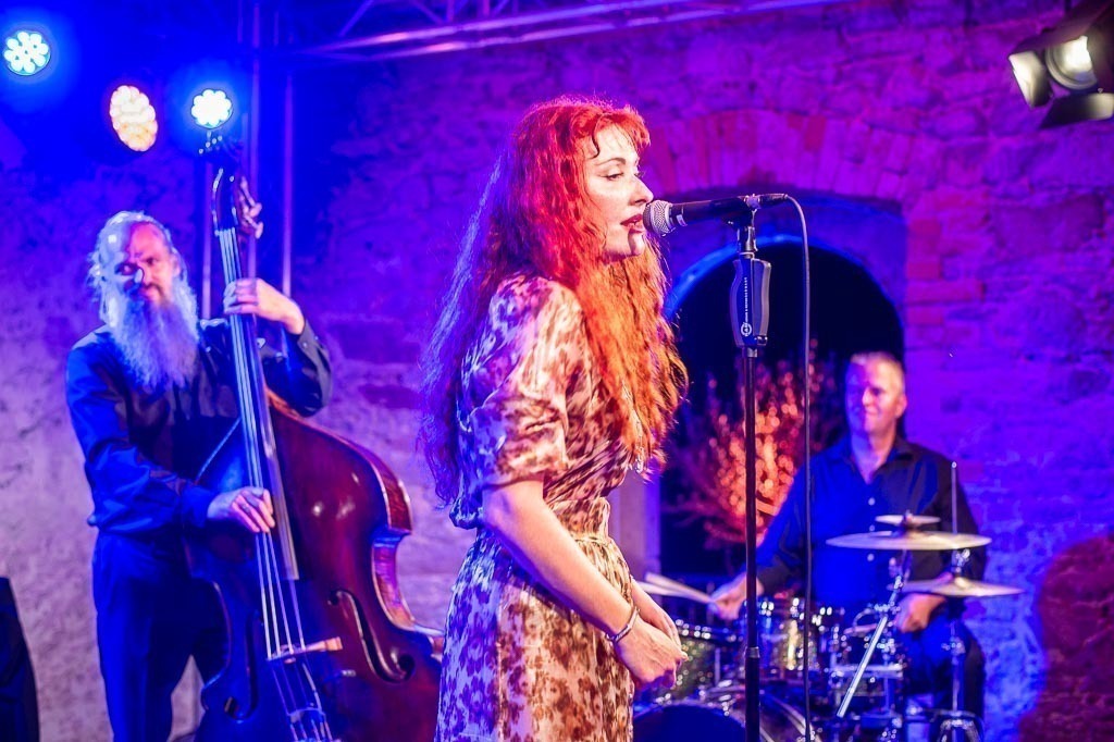 Maria Markesini Konzert | Maria Markesini meets Klazz Brothers im Forte Belvedere Leisnig zum Festival Hallo Leisnig 2022. - Realisiert mit Pictrs.com