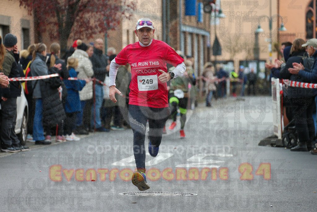 221127_1217_EX1_2319 | Sportfotografie im Rhein-Sieg Kreis, Köln, Bonn, NRW, Rheinland Pfalz, Hessen, etc. Unser Tätigkeitsfeld umfasst den Laufsport vom Volkslauf über den Marathon, Duathlon, Triathon bis zum Ultralauf wie Kölnpfad Ultra oder Schindertrail.