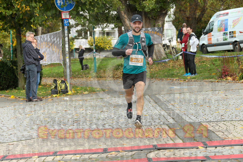 241020_1138_EX1_2798 | Sportfotografie im Rhein-Sieg Kreis, Köln, Bonn, NRW, Rheinland Pfalz, Hessen, etc. Unser Tätigkeitsfeld umfasst den Laufsport vom Volkslauf über den Marathon, Duathlon, Triathon bis zum Ultralauf wie Kölnpfad Ultra oder Schindertrail.