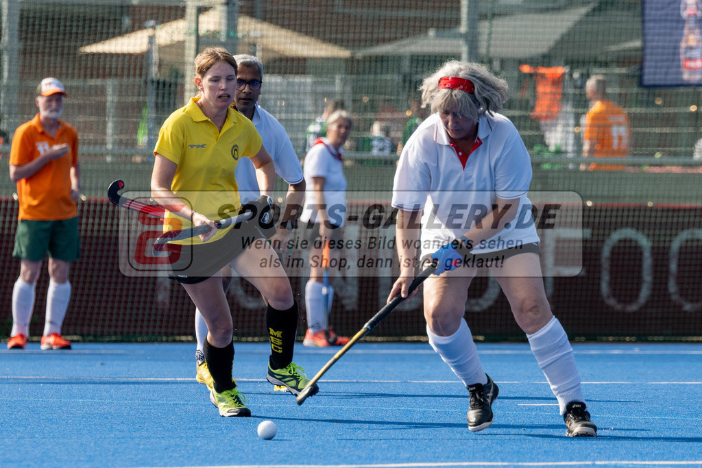 SFE_20240817_0039 | Krefeld, Deutschland, 17.08.2024:  European Cup for Recreational Hockey Players im KTHC Stadion Rot-Weiss Köln Tennis and Hockey Club am 17.08.2024 in Krefeld, Deutschland. (Foto von Stephan Fehrmann)Krefeld, Germany, 17.08.2024: European Cup for Recreational Hockey Players in KTHC Stadion Rot-Weiss Köln Tennis and Hockey Club at 17.08.2024 in Krefeld, Deutschland. (Foto from Stephan Fehrmann)