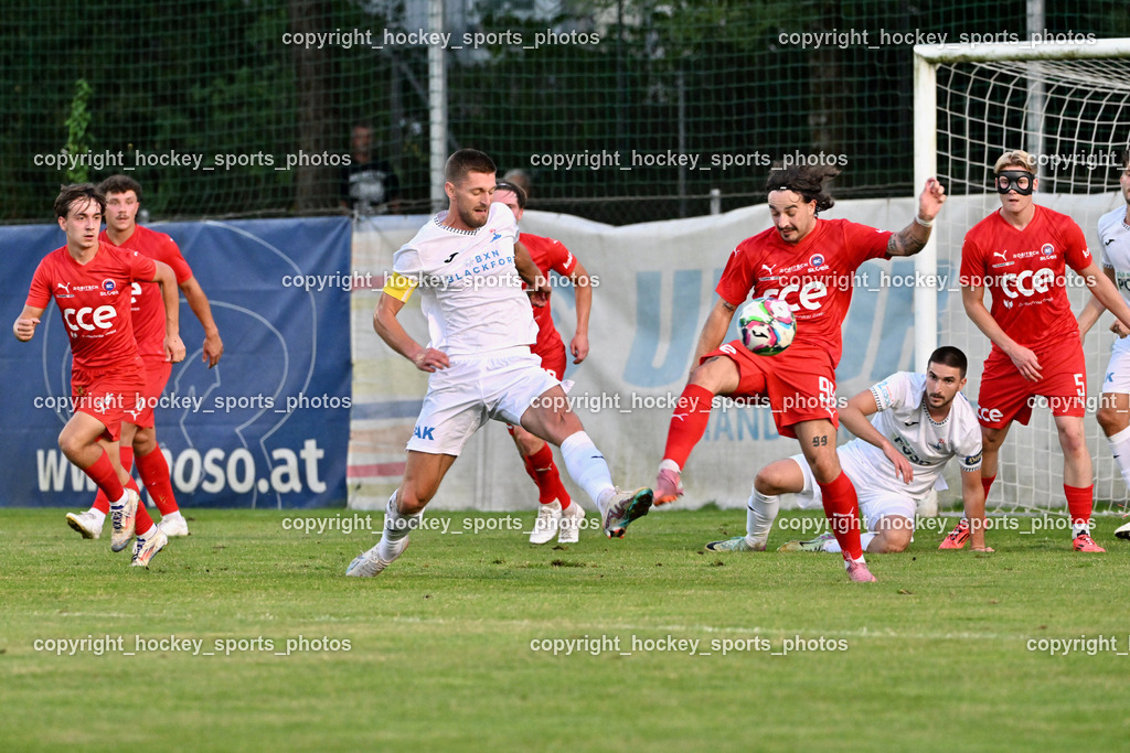 SAK vs. SC St. Veit | #50 Davor Ponjavic SC St. Veit, #6 Julian Hufnagl SC St. Veit, #22 Leo Ejup SAK, #91 Raphael Kulterer SC St. Veit, #99 Nemanja Lukic SC St. Veit, #5 Fabian Dörflinger SC St. Veit, SAK vs. SC St. Veit, SAK vs. SC St. Veit am 19.09.2025 in Klagenfurt (Sportpark Welzenegg), Austria, (Photo by Bernd Stefan)
