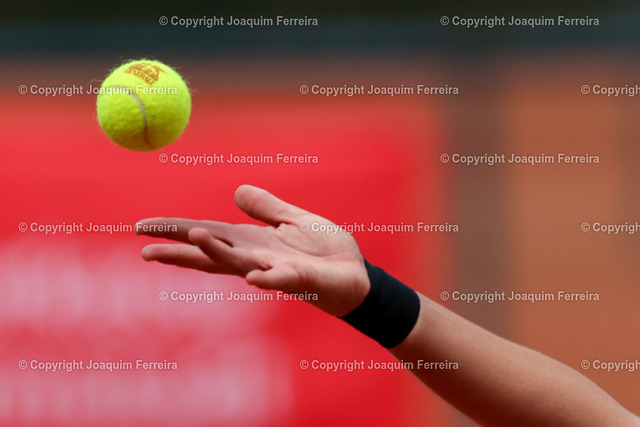 2024.07.20TennisFinaleDa_0787 Kopie | Darmstadt am 21. Juli 2024 xJFAx  48. Internationalen Damen-Tennisturnier des TCB 2000 Darmstadt Finale Angela FITA BOLUDA (ESP) vs Victoria MBOKO (CAN) Bild: v. li.Symbolfoto, Symbolbild: Aufschlag. - Realisiert mit Pictrs.com