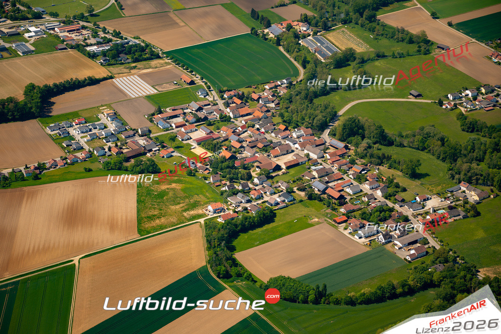 Das Luftbild zeigt : Pilling Perkam - Die Luftaufnahme wurde 2024 vom UL-Flugzeug aus erstellt ( keine Drohne ) - Hochauflösende Luftaufnahme - Für grossformatige Ausdrucke geeignet. Die Geschenkidee !Mit Lizenz und Bildrechte bestellbar