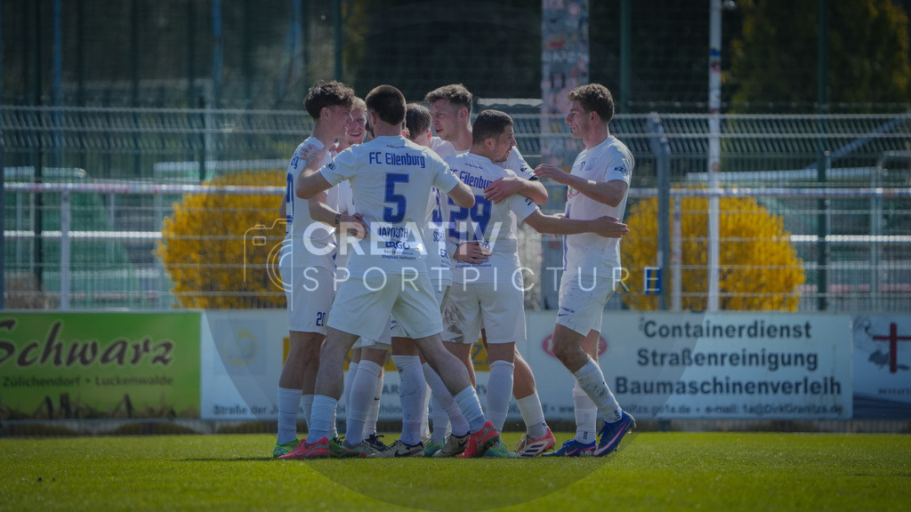 Fußball, Herren, Saison 2025/2026, Regionalliga Nordost, 29. Spieltag, FSV 63 Luckenwalde vs. FC Eilenburg, Samstag 11.04.2026, Werner-Seelenbinder-Stadion Luckenwalde, | Fußball, Herren, Saison 2025/2026, Regionalliga Nordost, 29. Spieltag, FSV 63 Luckenwalde vs. FC Eilenburg, Samstag 11.04.2026, Werner-Seelenbinder-Stadion Luckenwalde, Im Bild: Jubel beim FC Eilenburg nach dem Führungstreffer. - Realisiert mit Pictrs.com