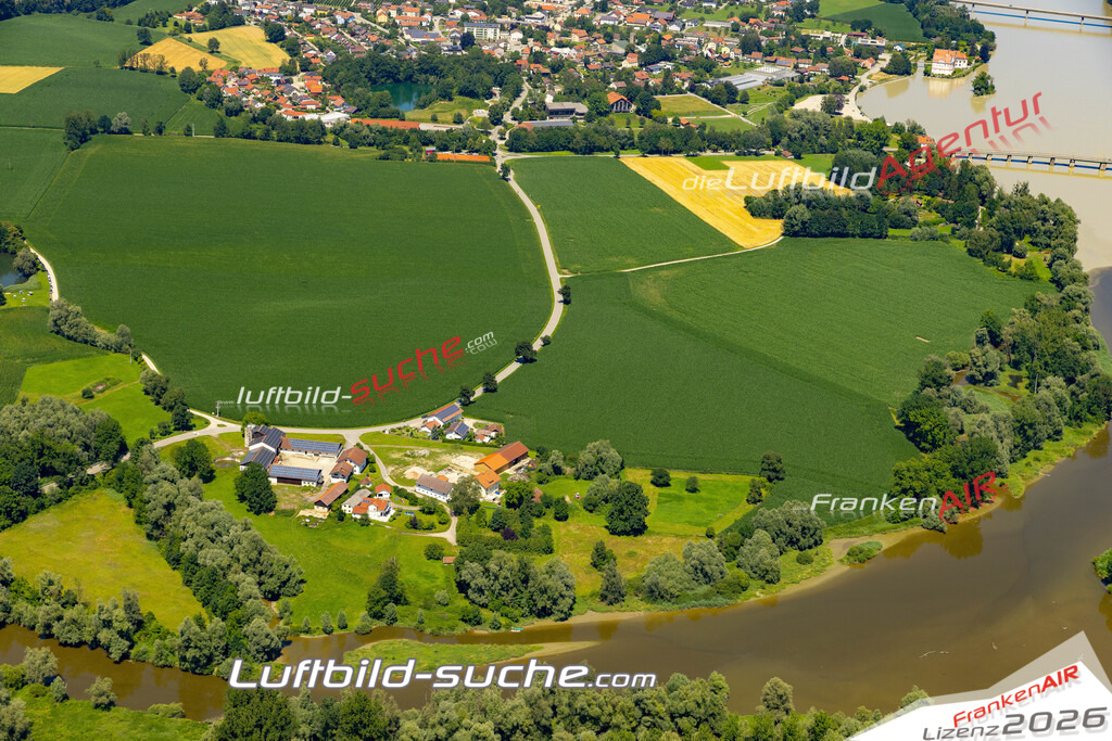 Aktuelles Luftbild von Weihmörting Neuhaus am Inn - Die Luftaufnahme wurde 2022 mittels UL-Flugzeug erstellt ( keine Drohne ) - hochauflösende Kamera-Systeme von  Canon -Beste Qualität - Für grossformatige Ausdrucke geeignet. Die Geschenkidee !