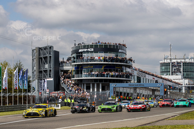 24hNbr23_052016001511415PK_PK | (4): Raffaele Marciello, Luca Stolz, Philip Ellis - (27): Kelvin Van der Linde, Marco Mapelli, Jordan Pepper, Nicki Thiim - (3): Maro Engel, Jules Gounon, Daniel Juncadella - (30): Earl Bamber, Nick Catsburg, David Pittard, Felipe Fernández Laser - Realisiert mit Pictrs.com