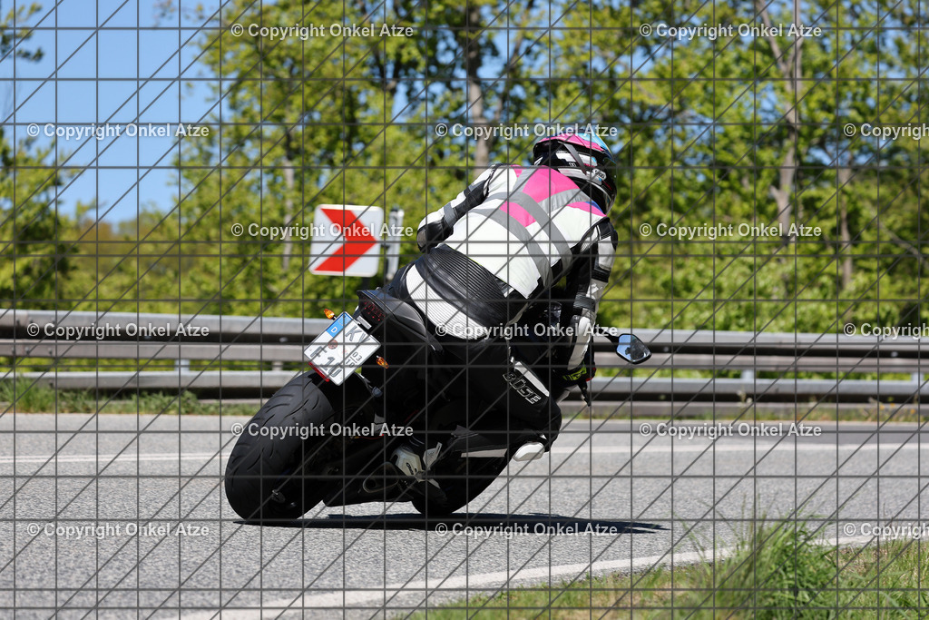 IMG_9895 | Fotograf am Kyffhäuser. Onkel Atze. Kyffhäuser Rennstrecke. Café36. Motorsportfotografie. - Realisiert mit Pictrs.com