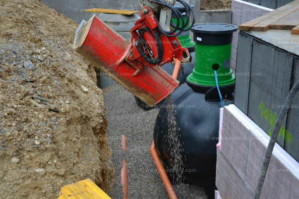 bib-lg03-abwasserkanal-0084 | Nach LV-Leistungsgruppen sortierte Detailfotos über den Bau eines Hauses. Alle Hausbau-Bilder direkt vom Urheber und Autor der Website Haus-Selber-Bauen.com