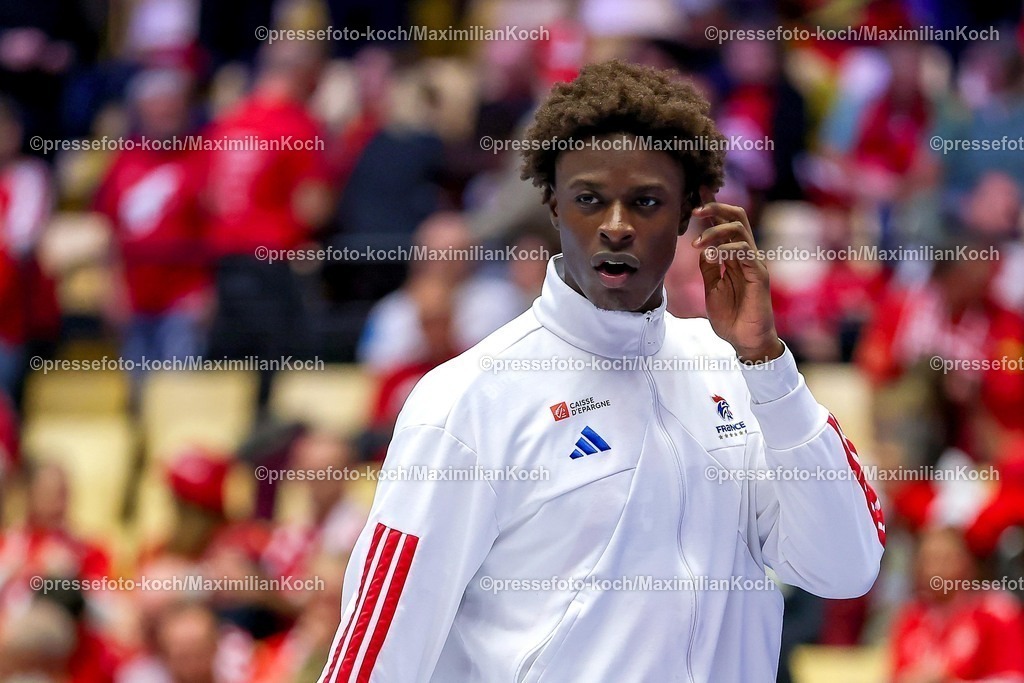 EHF26012602052 | 26.01.2026, Handball, Men's EHF EURO 2026, Frankreich - Spanien, Jyske Bank Boxen in Herning, Dänemark, Main Round:  Wallem-Konrad Peleka (France #30)
